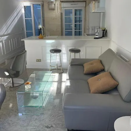 Nice 70m With Nice Yard And Patio In *