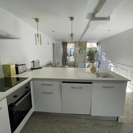 Nice 70m With Nice Yard And Patio In Апартаменты
